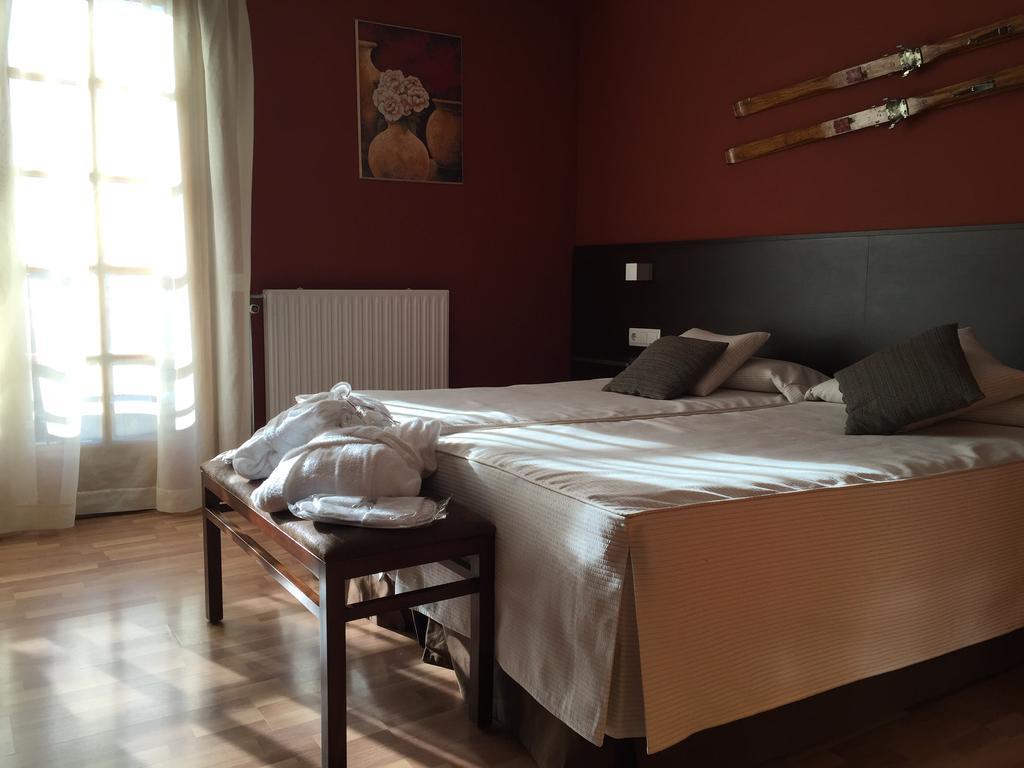 Hotel Esquirol (Adults Only) Llivia Exterior foto